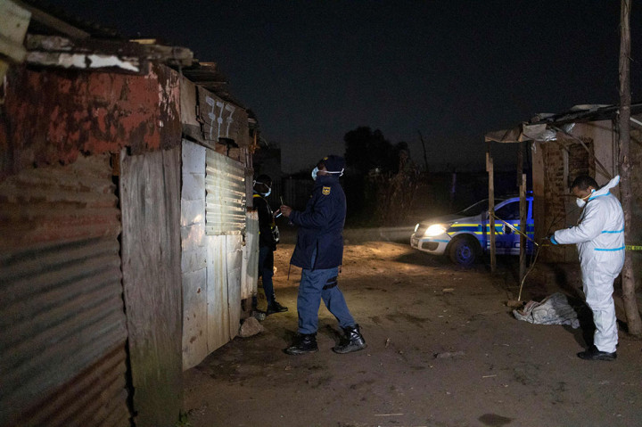 Bencana yang terjadi pada Rabu, 5 Juli 2023 malam, diduga terkait dengan kegiatan penambangan liar, terjadi di pemukiman informal Angelo, dekat distrik Boksburg, sebelah timur Johannesburg, Afrika Selatan.