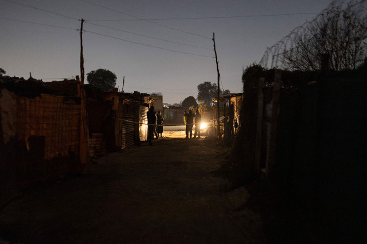 Dia menambahkan, dari mereka yang berada di rumah sakit, empat berada dalam kondisi kritis sementara 11 lainnya dalam kondisi serius tapi stabil. 