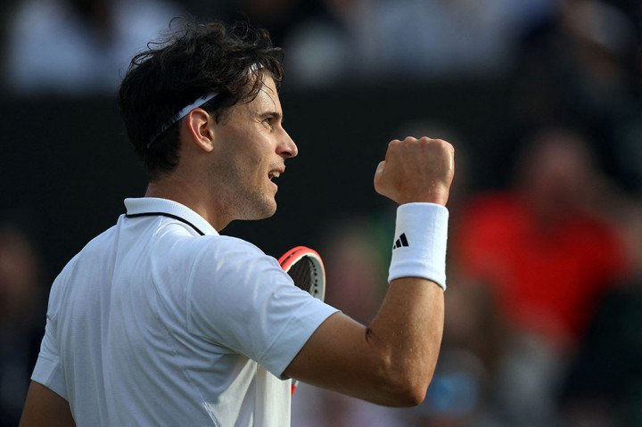 Di babak kedua, Tsitsipas akan menghadapi juara dua kali Andy Murray yang mengalahkan Ryan Peniston dalam pertandingan pembukanya, Selasa, 4 Juli.