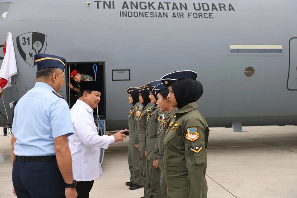 Momen Menhan Prabowo pada saat penyerahan Pesawat Super Hercules C-130J kepada TNI AU