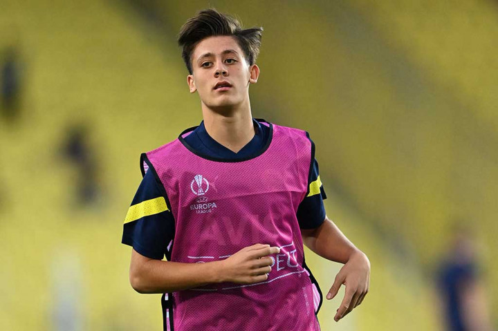 Real Madrid berhasil mengamankan transfer pemain muda berbakat Arda Guler dari klub asal Turki Fenerbache pada Kamis, 6 Juli 2023.