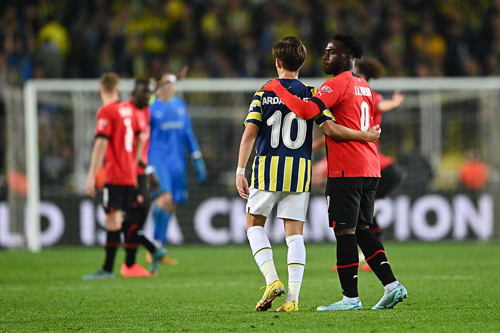 Guler sendiri berhasil melakoni debut di tim utama Fenerbahce saat berusia 16 tahun pada 19 Agustus 2021. Dia juga menjadi pencetak gol termuda dalam sejarah Fenerbahce di usia 17 tahun 16 hari ketika timnya menang 5-2 atas Alanyaspor pada 13 Maret 2022. 