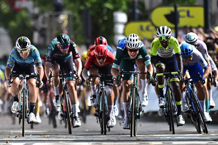 Cavendish, 38, yang mengincar kemenangan etape yang ke-35 dalam kariernya di Tour de France, memimpin jalannya etape 7, namun Philipsen dengan keahlian sprint-nya menyalipnya hingga finis pertama. Sementara itu pembalap asal Eritrea Biniam Girmay finis ketiga.