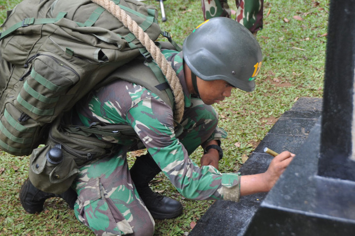 Pendidikan ini akan ditutup dengan pelantikan sebagai prajurit Komando di Pantai Permisan dan berhak disematkan brevet Komando, mengenakan brevet merah dan mendapat sebilah Pisau Komando.