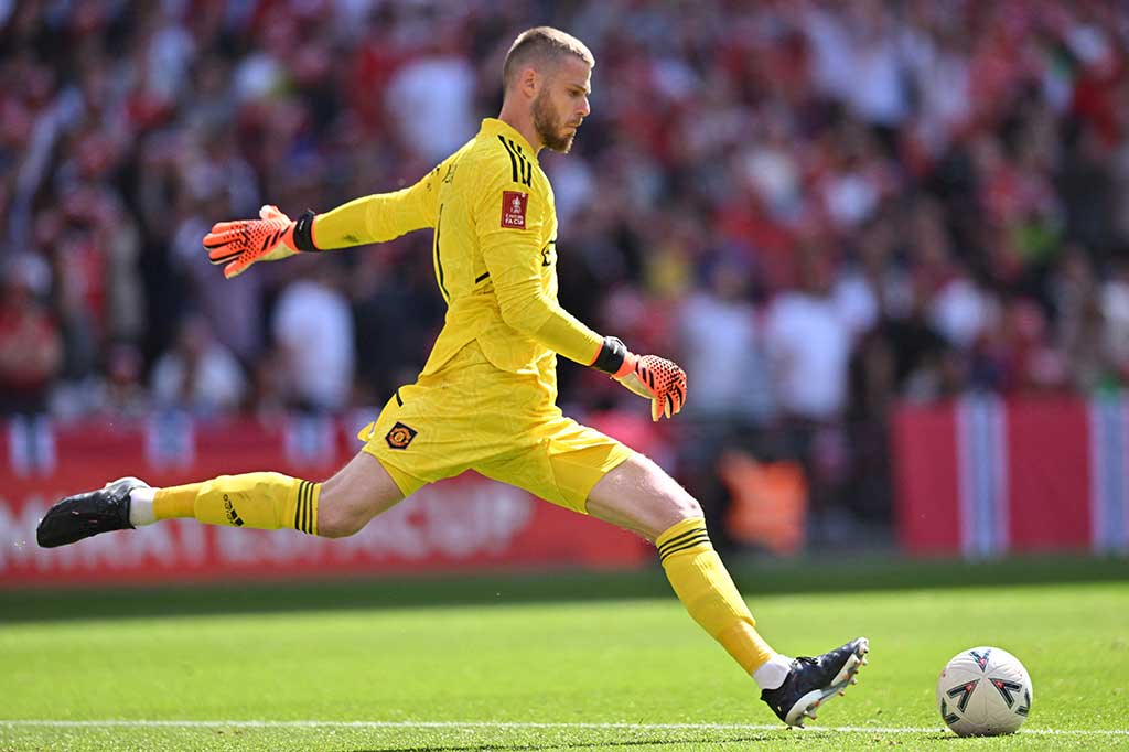 Kiper terbaik Liga Inggris atau Premier League musim 2022/2023 itu merupakan pemain terakhir yang memutuskan hengkang dari era pelatih legendaris Manchester United Sir Alex Ferguson.