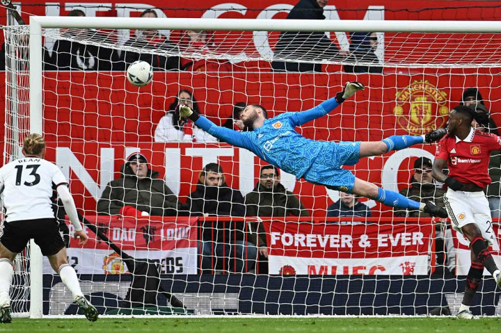 Saat ini Manchester United telah mencapai kesepakatan dengan kiper Inter Milan Andre Onana. Onana diproyeksikan oleh pelatih Manchester United Erik Ten Hag untuk menggantikan posisi David De Gea di bawah mistar gawang.