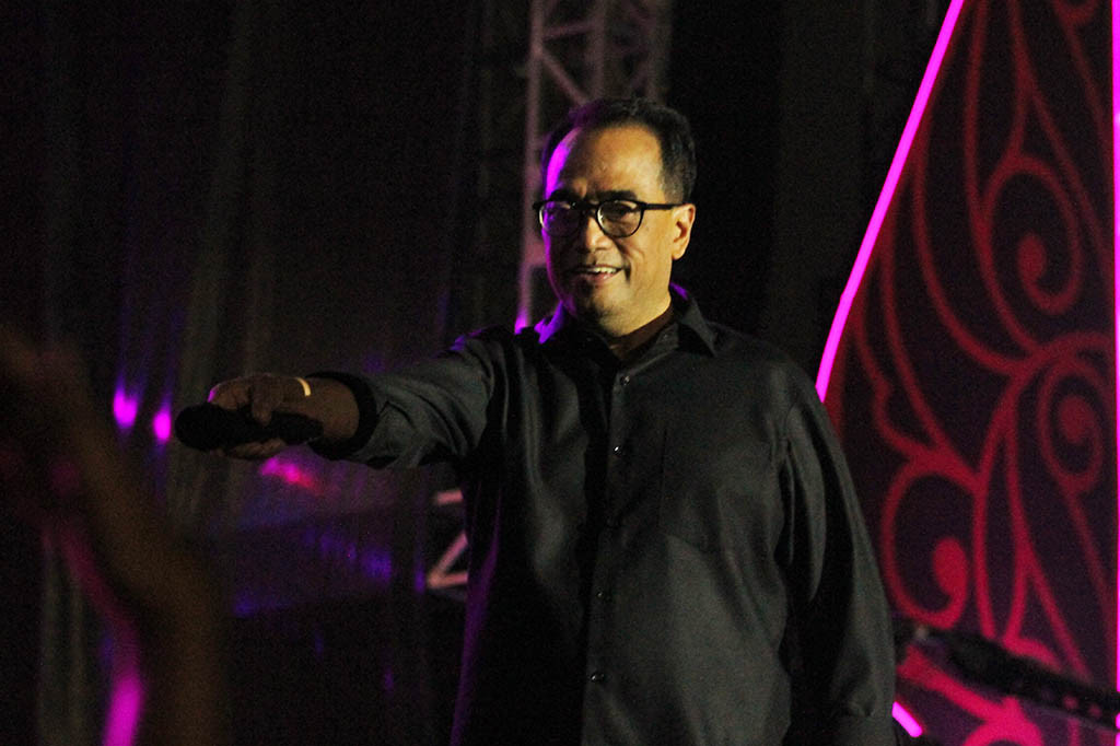 Menteri Perhubungan Budi Karya Sumadi juga tampil. dalam konser musik tersebut. Ia mengajak para penonton untuk bernyanyi bersama dengan ditemani oleh Pulung Agustanto. Mereka menyanyikan lagu 'Pamer Bojo' milik Didi Kempot.