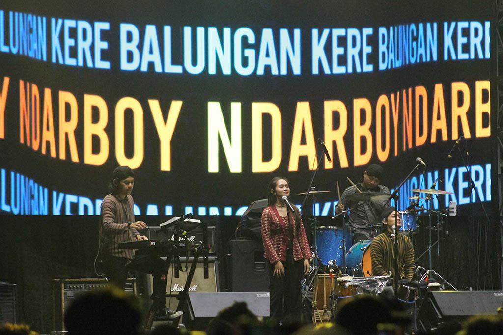 Penamilan NDARBOY GENK pada Konser Java Pop Fest di Stadion Madya Jakarta.