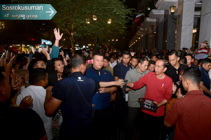 Presiden Joko Widodo kembali berkunjung ke Jalan Malioboro, Yogyakarta, pada Sabtu, 8 Juli 2023 malam, saat suasana di lokasi wisata itu sedang ramai dipadati warga.