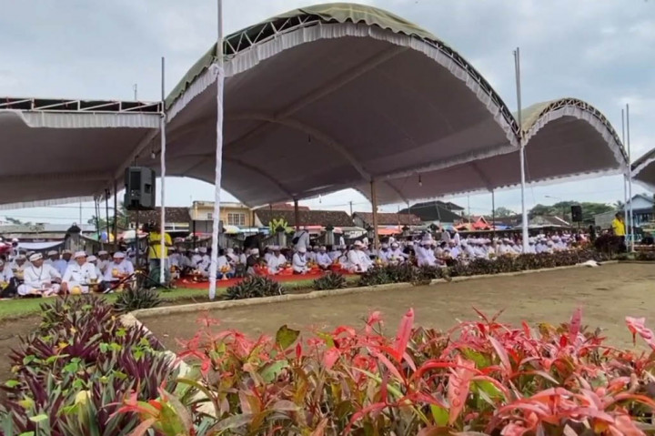 Ritual ruwatan ini juga dimaksudkan sebagai upaya menetralisir kutukan leluhur atas perilaku manusia di bumi nusantara yang dinilai telah menyimpang dari tatanan nilai luhur yang telah disematkan ribuan tahun lalu yang dinilai mampu mendatangkan mara bahaya melalui bencana.