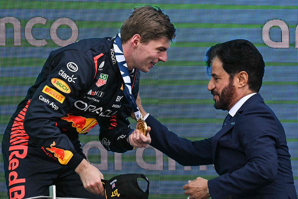 Adapun kemenangan yang diraih Verstappen tersebut, menjadikannya sebagai kemenangan keduanya di Sirkuit Silverstone, sekaligus kemenangan keenamnya secara berturut-turut pada Formula 1 musim ini.