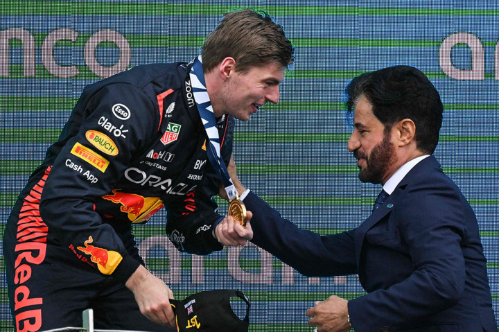 Adapun kemenangan yang diraih Verstappen tersebut, menjadikannya sebagai kemenangan keduanya di Sirkuit Silverstone, sekaligus kemenangan keenamnya secara berturut-turut pada Formula 1 musim ini.