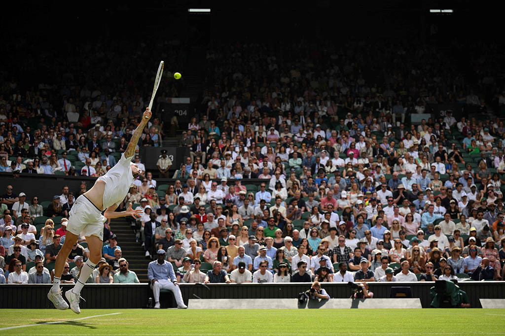 Andrey Rublev selamat dari serangan Alexander Bublik dalam pertandingan lima set yang menegangkan untuk mencapai perempat final Wimbledon pertamanya setelah menyia-nyiakan keunggulan dua set.