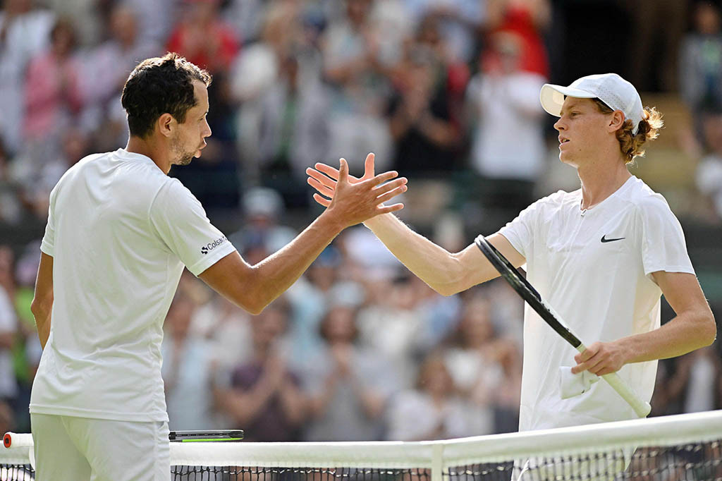 Galan bahkan melakukan break untuk pertama kalinya pada set kedua untuk memimpin 2-0 tetapi tidak mampu mempertahankan momentum singkat karena Sinner melakukan break dua kali untuk membuka keunggulan dua set.