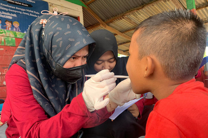 Karena itu anak-anak pemulung di Gampong (Desa) Jawa, Kecamatan Kutaraja, Kota Banda Aceh mendapatkan pelayanan edukasi kesehatan mulut, dari Fakultas Kedokteran Gigi, Universitas Syiah Kuala (USK) Banda Aceh. Ini merupakan kegiatan sosial para dosen, dokter gigi dan mahasiswa Kedokteran Gigi USK.