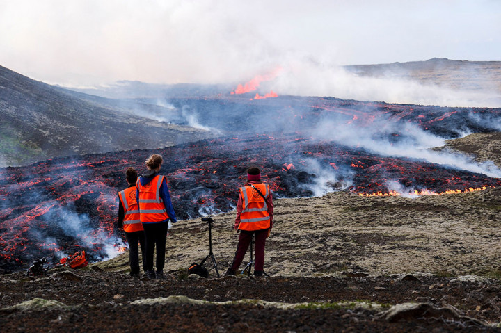 Magma menembus tanah sekitar pukul 16:40 GMT, hanya beberapa kilometer dari dua letusan sebelumnya dalam dua tahun terakhir.