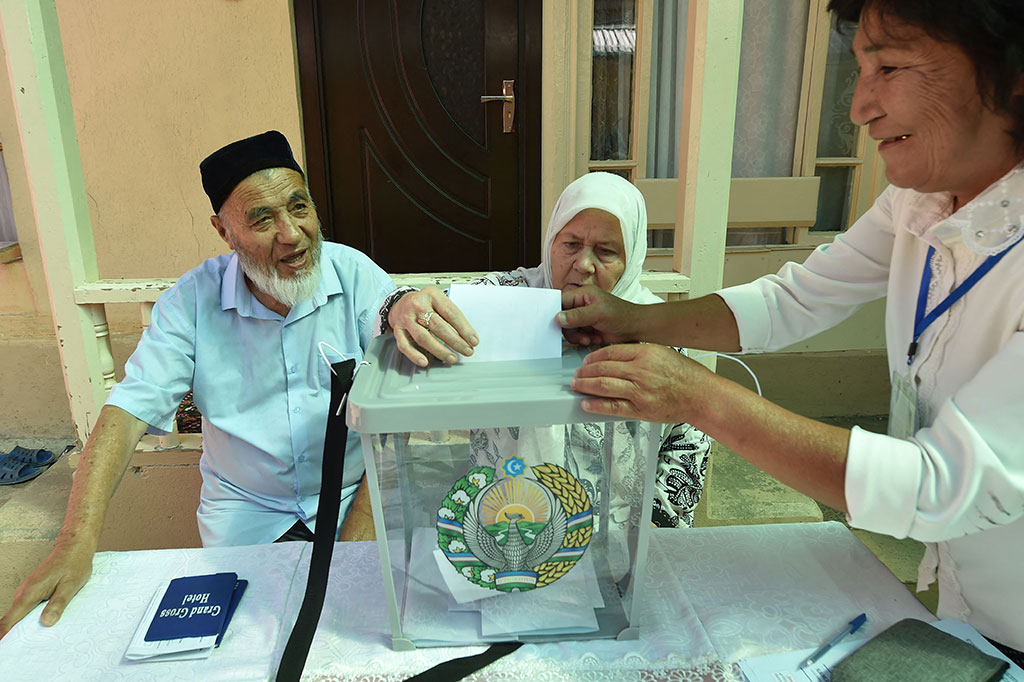 Mirziyoyev sebelumnya menjabat sebagai perdana menteri di bawah pendahulunya, Islam Karimov, dan menyebut dirinya sebagai seorang pembaru sejak berkuasa, berjanji untuk menciptakan Uzbekistan baru.