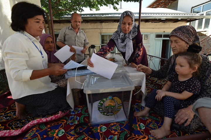 Dia telah melakukan reformasi yang telah lama ditunggu-tunggu yang menyederhanakan pajak, menghilangkan rintangan bagi bisnis, dan memungkinkan banyak orang menyelesaikan masalah birokrasi mereka melalui petisi di situs web kepresidenan.