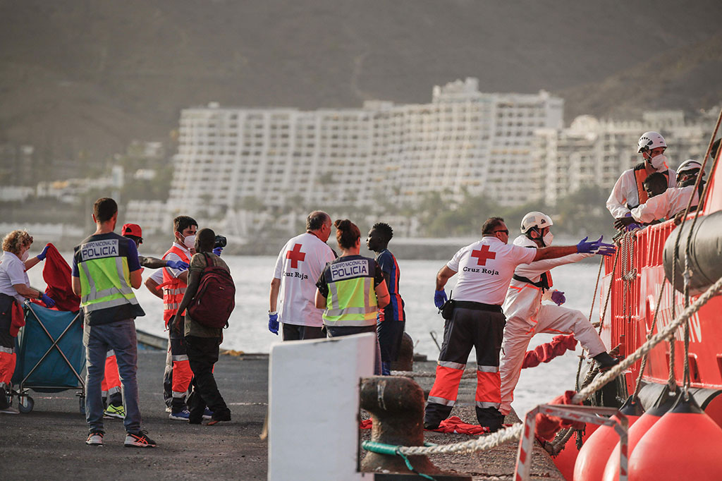 Namun penjaga pantai kemudian mengakui bahwa perkiraan awak pesawat itu salah. 