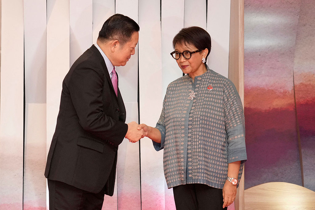 Menteri Luar Negeri RI Retno Marsudi pada Selasa menyambut kedatangan para Menlu Perhimpunan Bangsa-Bangsa Asia Tenggara (ASEAN) menjelang Pertemuan Menteri Luar Negeri ASEAN (AMM) ke-56 di Jakarta. Sekretaris Jenderal ASEAN Kao Kim Hourn tiba lebih awal.