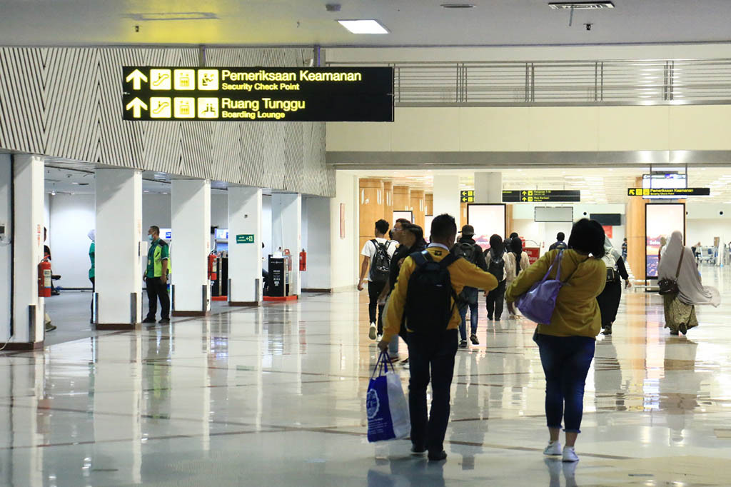 Selama enam bulan operasional berjalan di tahun 2023 ini, kata Sisyani, trafik tertinggi penumpang dan pesawat terjadi pada bulan Mei yakni sebanyak 1.299.488 penumpang dan 8.784 pergerakan pesawat. Secara umum trafik penumpang dan pesawat masih didominasi penerbangan domestik.