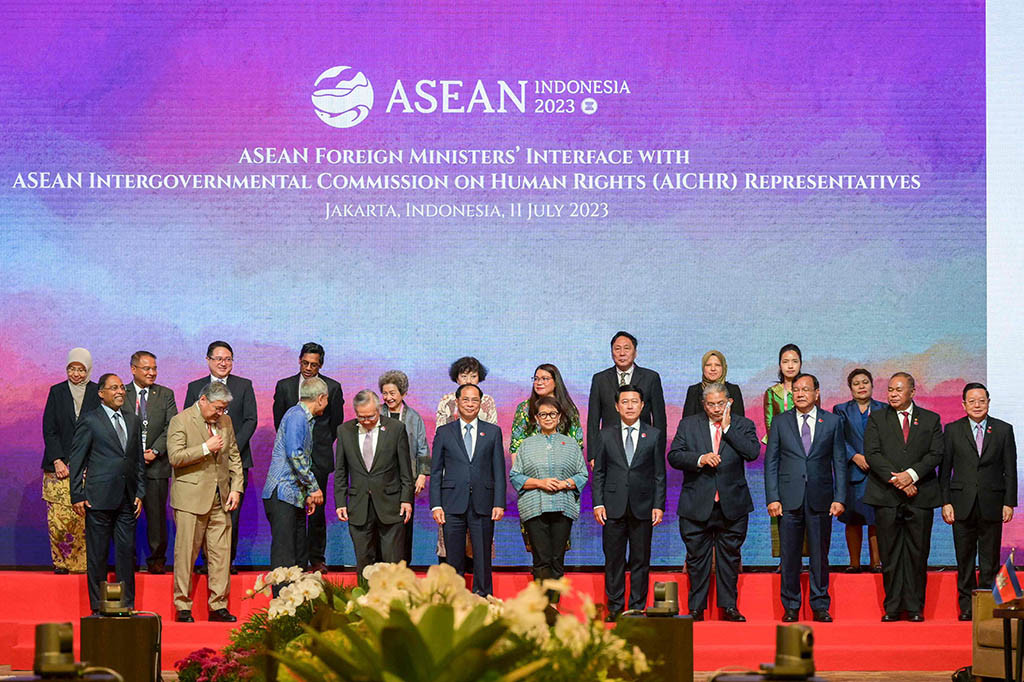 Namun, Retno menyesalkan bahwa 25 tahun setelah penandatanganan Protokol Traktat SEANWFZ, tidak ada satu pun negara pemilik senjata nuklir yang menandatanganinya.