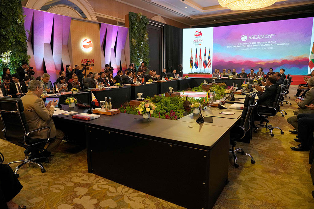 Ketika memimpin Pertemuan ke-56 Menteri Luar Negeri Perhimpunan Bangsa-Bangsa Asia Tenggara (ASEAN) di Jakarta, Selasa, 11 Juli 2023, dia memperingatkan bahwa risiko penggunaan senjata nuklir saat ini lebih tinggi sepanjang sejarah.