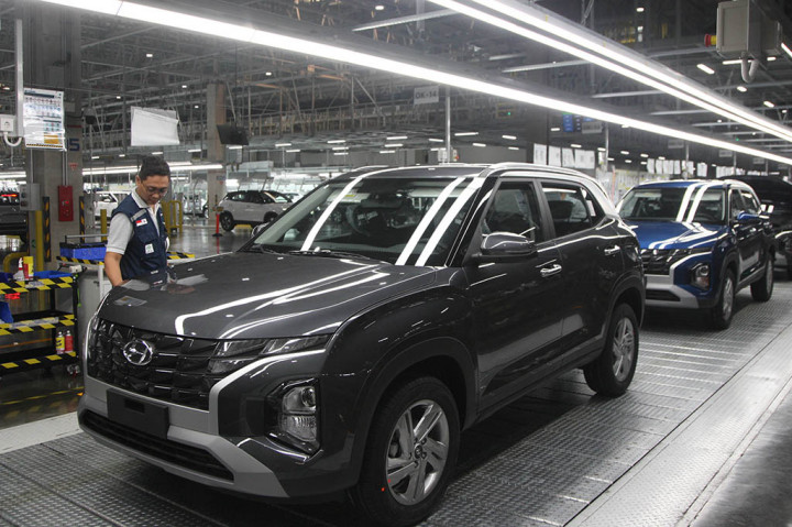 Menurut Zulkifli, Pemerintah ingin para pemain mobil listrik dapat datang dan membangun pabriknya di Tanah Air, sehingga Indonesia tak perlu lagi menjual bahan mentah nikel.