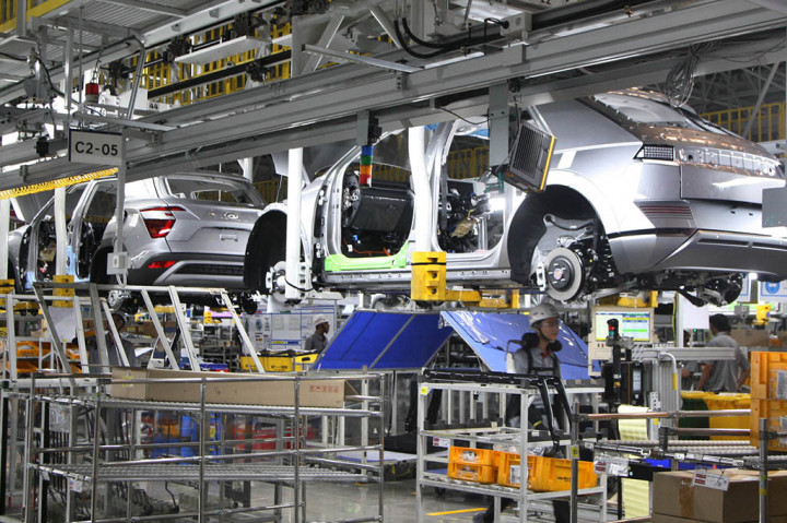 Keseriusan Pemerintah untuk menjadikan Indonesia sebagai pusat kendaraan listrik, salah satunya dengan pelarangan ekspor nikel atau yang dikenal dengan kebijakan hilirisasi.