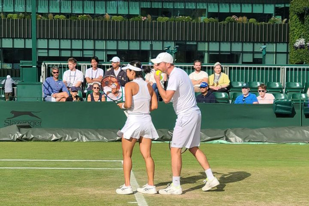 Senada dengan Aldila, Middelkoop juga mengunggah foto dalam Instagram-nya dengan sengaja menggunakan bahasa Indonesia pada kolom deskripsi foto.