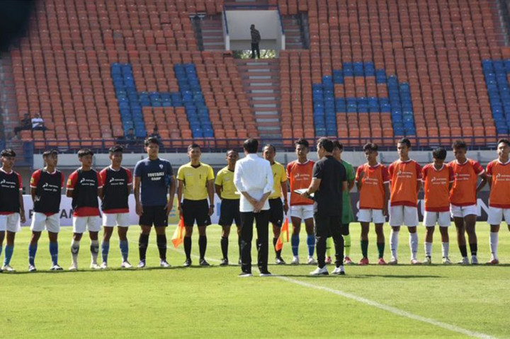 Presiden mengatakan ada sekitar enam hingga delapan stadion yang diproyeksikan menjadi lokasi pertandingan Piala Dunia U-17. Namun penetapan lokasi pertandingan menjadi kewenangan FIFA.