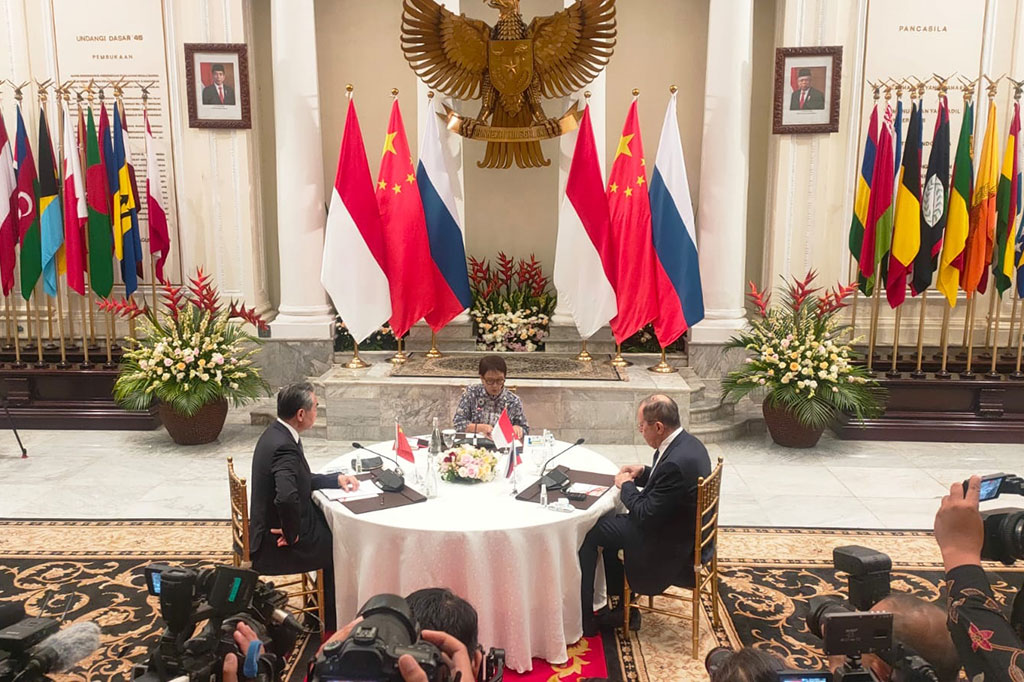 Pertemuan trilateral Indonesia-Rusia dan Tiongkok ini berlangsung di Gedung Pancasila, Jakarta, Rabu 12 Juli 2023. Pertemuan dilakukan di sela-sela ASEAN Ministerial Meeting (AMM) yang berlangsung 11-14 Juli 2023.