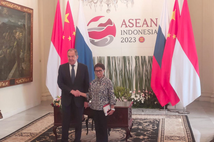Sementara pada Rabu, Lavrov dijadwalkan mengadakan pembicaraan dengan Sekretaris Jenderal ASEAN Kao Kim Hourn. Selain itu, sejumlah pertemuan bilateral diharapkan berlangsung di sela-sela acara diplomasi di Jakarta.