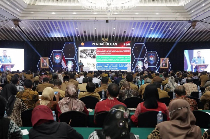 Panglima TNI menegaskan bahwa TNI siap membantu jika ada program desa yang membutuhkan bantuan TNI, silahkan komunikasikan dengan Satkowil atau Babinsa, Babinpotmar dan Babinpotdirga yang ada di lapangan. “Saya menjamin TNI akan menjadi pengayom dan selalu membantu masyarakat karena TNI harus bermanfaat bagi masyarakat di sekitarnya, ini yang selalu menjadi komitmen saya dimanapun TNI berada harus membawa manfaat,” ujarnya.