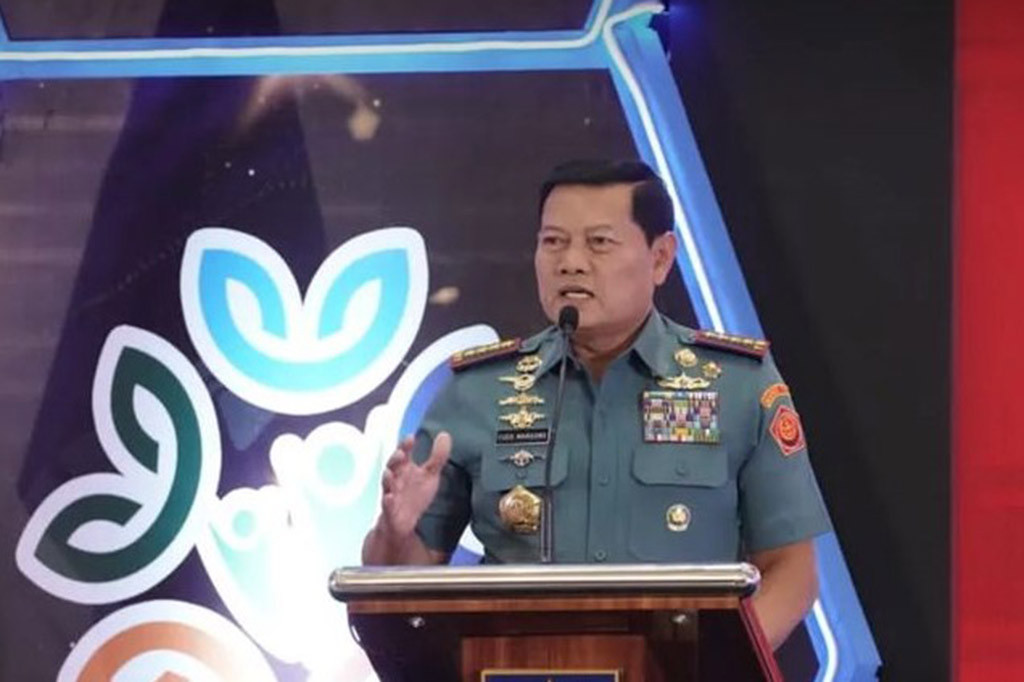Panglima TNI Laksamana TNI Yudo Margono memberikan pembekalan kepada 600 peserta secara tatap muka dan virtual kepada para aparat / perangkat desa di seluruh Indonesia pada rapat koordinasi nasional yang merupakan kick off pelaksanaan Program Penguatan Pemerintahan dan Pembangunan (P3PD) Tahun 2023, bertempat di Puri Agung Ballroom Hotel Grand Sahid Jaya, Jakarta, Selasa, 11 Juli 2023.