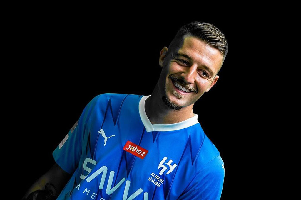 Klub Arab Saudi, Al Hilal mengumumkan pada hari Rabu, 12 Juli 2023, bahwa mereka telah merekrut gelandang Serbia Sergej Milinkovic-Savic dari Lazio dengan kontrak tiga tahun.