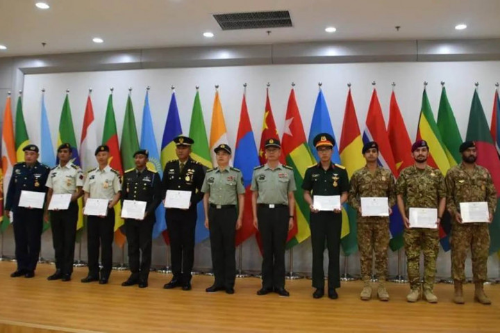 Perwira yang menjadi satu-satunya wakil dari Tentara Nasional Indonesia ini berhasil mendapat Ranking 1 mengungguli 37 siswa Internasional lainnya yang berasal dari 12 Negara di Asia. diantaranya Malaysia, Vietnam, Myanmar, Kamboja, Mongolia, Tanzania, Sri Lanka, Pakistan, Uzbekistan, Kazakhstan, dan Nepal.