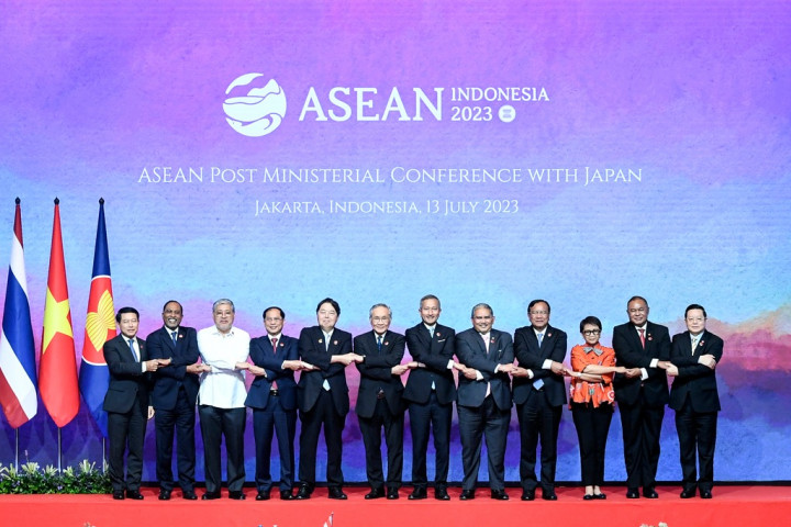 Tahun ini, ASEAN dan Jepang merayakan 50 tahun persahabatan dan kerja sama. Hubungan erat selama setengah abad ini menjadi sorotan dalam pertemuan ASEAN Post Ministerial Conference (PMC) With Japan di Jakarta, Kamis, 13 Juli 2023.