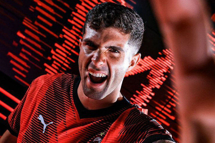 Pemain asal Amerika Serikat (AS) tersebut menandatangani kontrak berdurasi empat tahun sampai 2027 dengan AC Milan.
