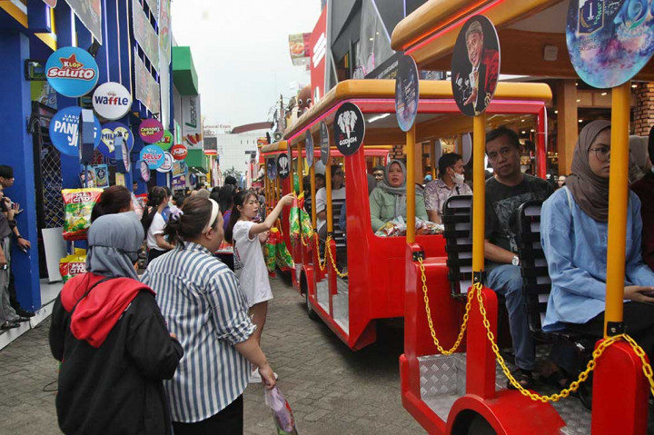 Meski tidak dirinci, Ralph menyebut sektor otomotif, makanan minuman, fesyen, hingga UMKM berkontribusi besar terhadap peningkatan transaksi. Masyarakat juga dinilai memiliki daya beli yang besar untuk melakukan transaksi.