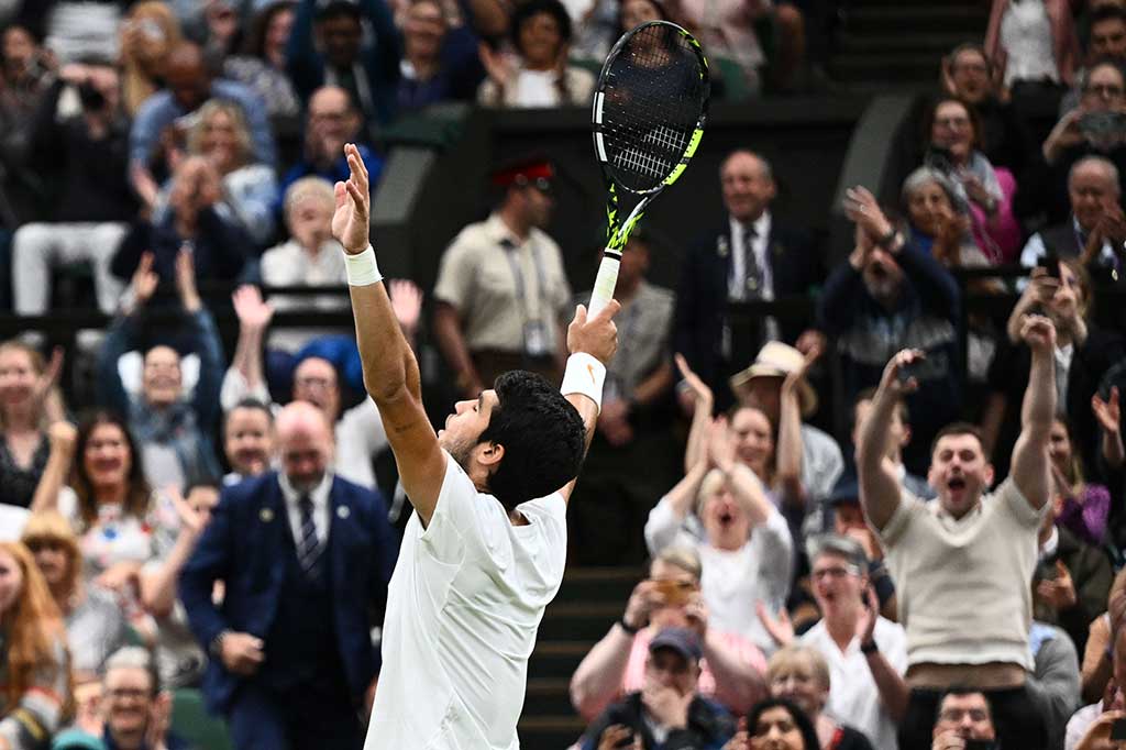 Carlos Alcaraz akan menantang Novak Djokovic pada pertandingan final tunggal putra Wimbledon 2023, yang akan dimainkan di pada Minggu, 16 Juli 2023 setempat.