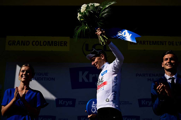 Pada etape pegunungan sepanjang 138km dari Chatillon-Sur-Chalaronne itu, Vingegaard finis keempat, atau empat detik terpaut dari Pogacar yang finis ketiga dan juga merebut bonus empat detik.