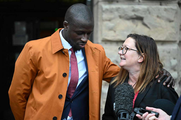 Pesepakbola yang akan menghadapi hukuman penjara yang lama jika terbukti bersalah itu, sebelumnya telah dibebaskan pada bulan Januari dari enam dakwaan pemerkosaan dan satu dakwaan pelecehan seksual setelah persidangan enam bulan. Tetapi juri dalam persidangan itu tidak dapat mencapai putusan atas dua dakwaan lain yang mengakibatkan persidangan ulang.