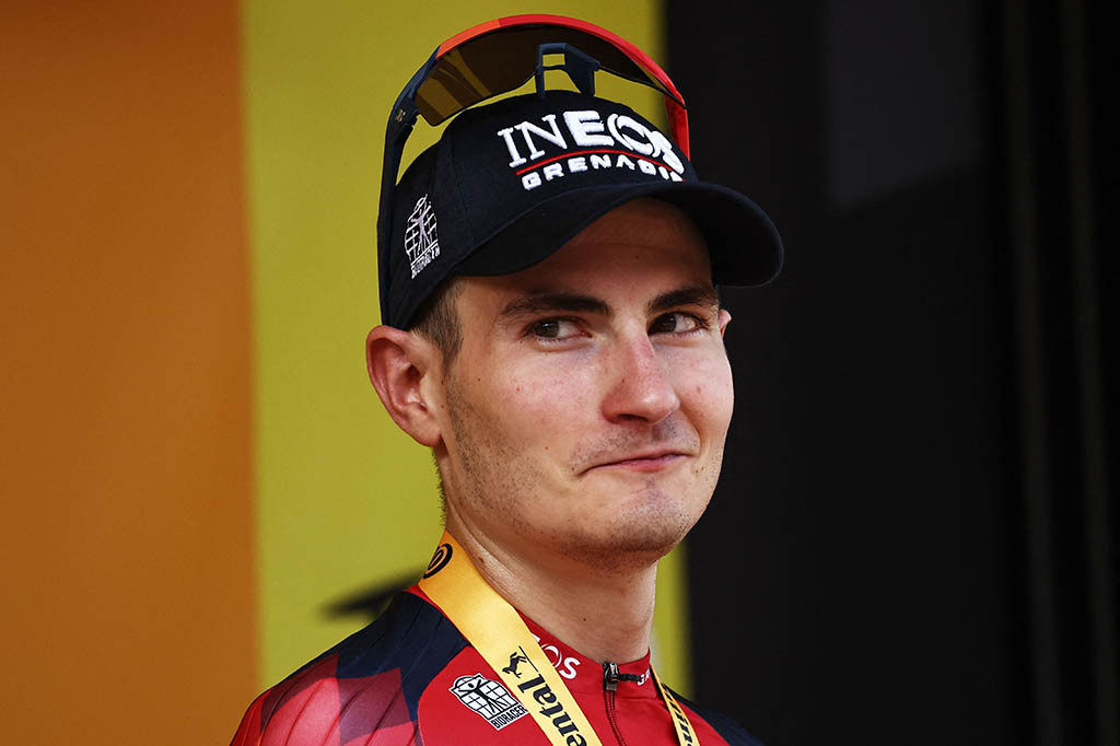 Kemenangan itu membawa Rodriguez ke peringkat tiga klasemen umum dengan margin empat menit 43 detik, menggeser Jai Hindley yang tertinggal satu detik di peringkat empat.