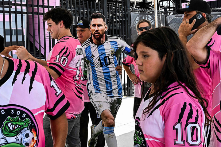 Superstar Argentina Lionel Messi telah menandatangani kontrak hingga 2025 dengan Inter Miami, tim Major League Soccer mengumumkan pada hari Sabtu, 15 Juli 2023.