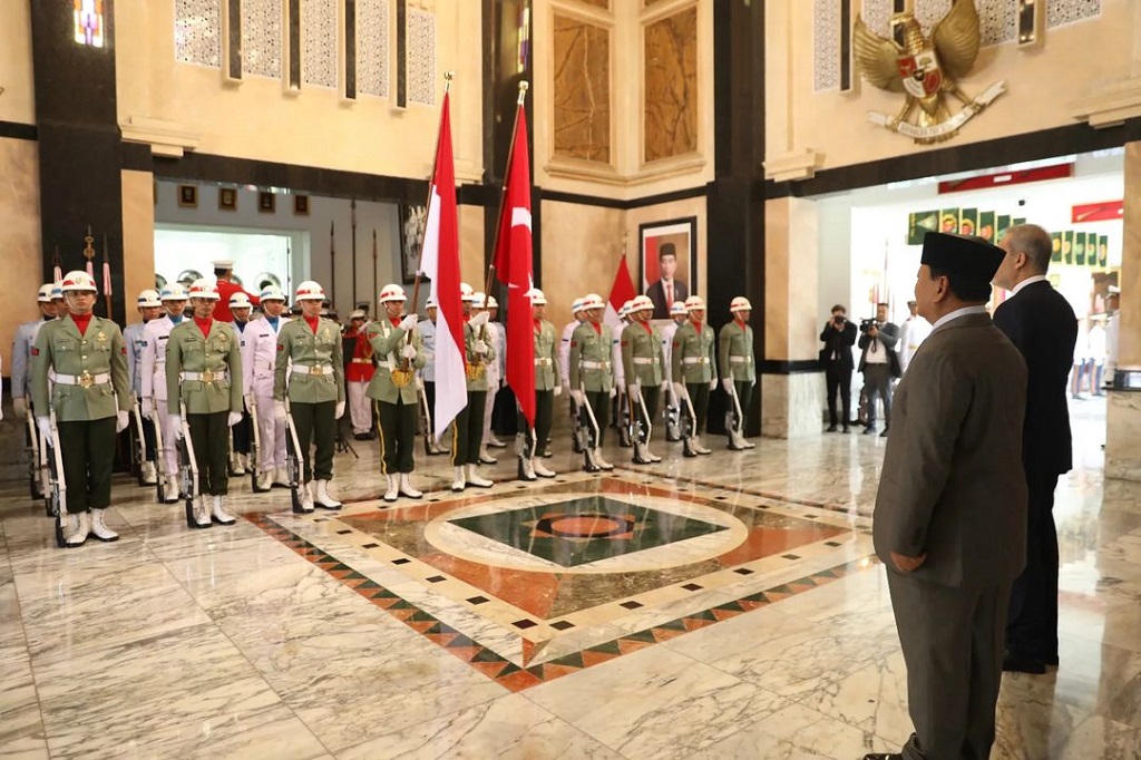 Menteri Pertahanan Prabowo Subianto menerima kunjungan Menteri Luar Negeri Turki H.E. Mr. Hakan Fidan di Kemhan, Jakarta, Sabtu, 15 Juli 2023.