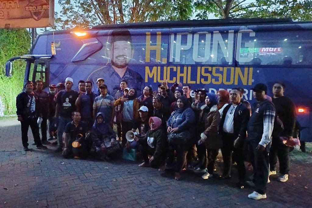 Menurut Nur, rombongan kader NasDem Sidoarjo tersebut berangkat dengan dua unit bus. Para kader NasDem tersebut sudah menyiapkan diri sebelumnya, baik tenaga, waktu dan materi untuk meramaikan Apel Siaga Perubahan. 