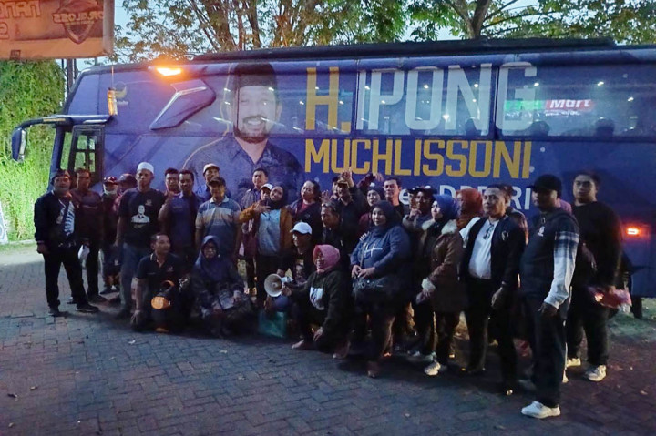 Menurut Nur, rombongan kader NasDem Sidoarjo tersebut berangkat dengan dua unit bus. Para kader NasDem tersebut sudah menyiapkan diri sebelumnya, baik tenaga, waktu dan materi untuk meramaikan Apel Siaga Perubahan. 