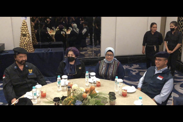 Ketua Umum Partai NasDem Surya Paloh merayakan hari ulang tahun (HUT) ke-72. Sejumlah kader NasDem hingga bakal calon presiden (bacapres) Anies Baswedan hadir untuk merayakan di NasDem Tower, Jakarta Pusat.
