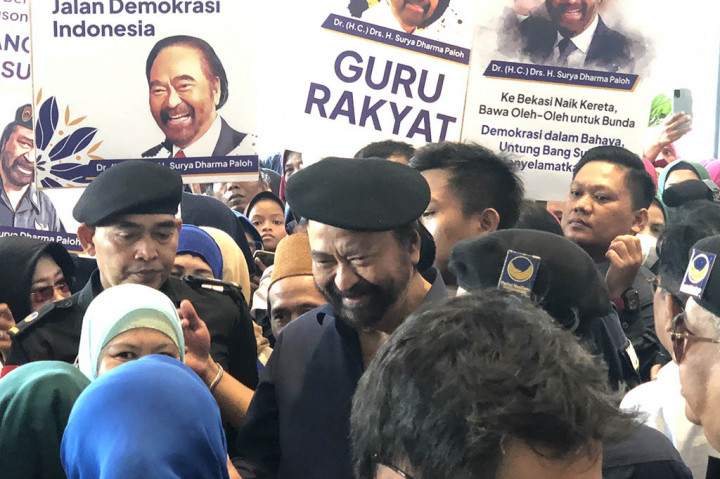 Dalam kesempatan itu, Surya Paloh juga ditetapkan sebagai Guru Rakyat oleh para relawan. Seluruh relawan berharap Surya Paloh terus memberi teladan bagi seluruh masyarakat.